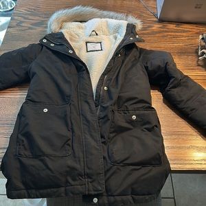Girls Old Navy puffer coat with faux fur hood and fleece lining